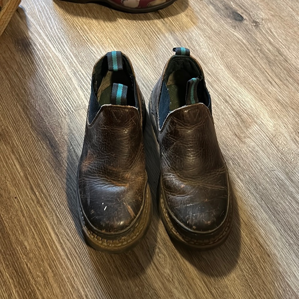 Romeos, size 6 women’s, brown